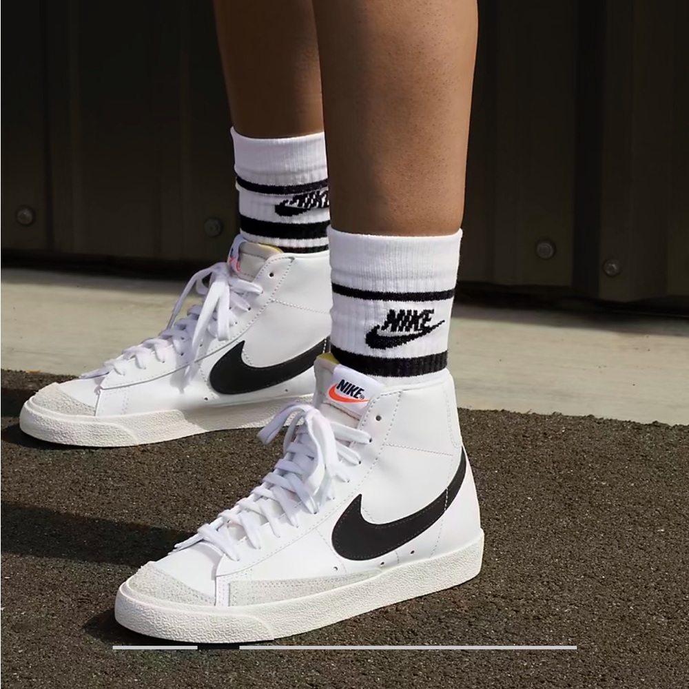 NIKE BLAZERS. Women’s size 7. Worn only few times. Trendy shoes. Mid ‘77 cute
